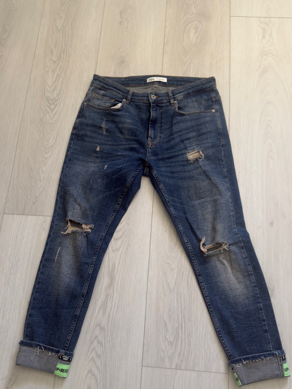 Zara men Distressed Dark Blue Jeans